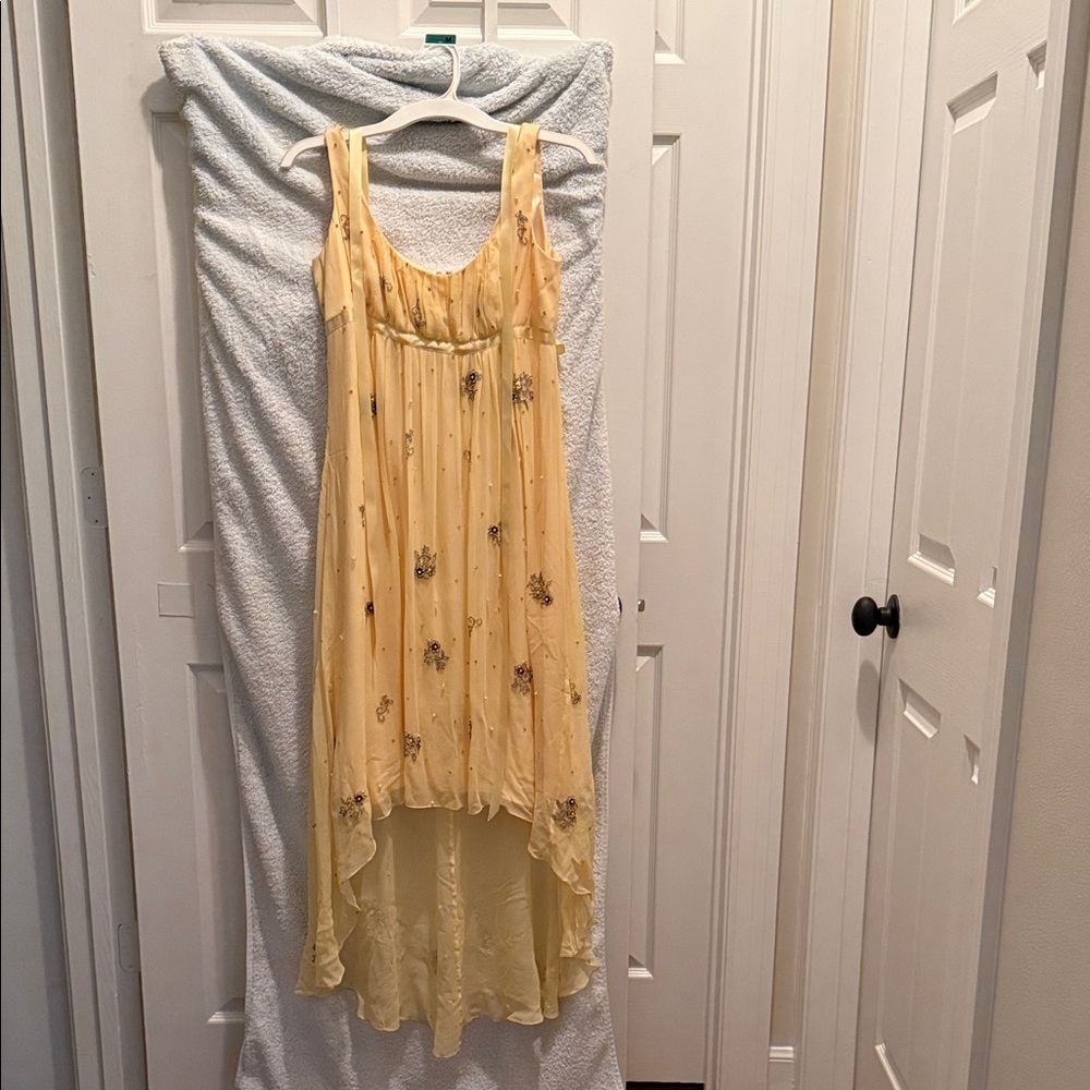 Laundry Yellow Sleeveless Dress with Evening Wrap - Picture 3 of 9